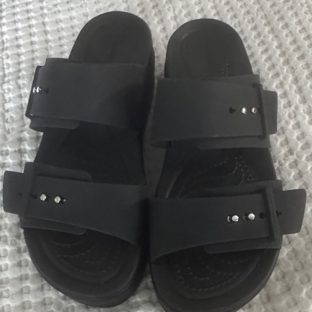 Women’s croc platform sandals